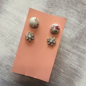 Set of 2 earrings!